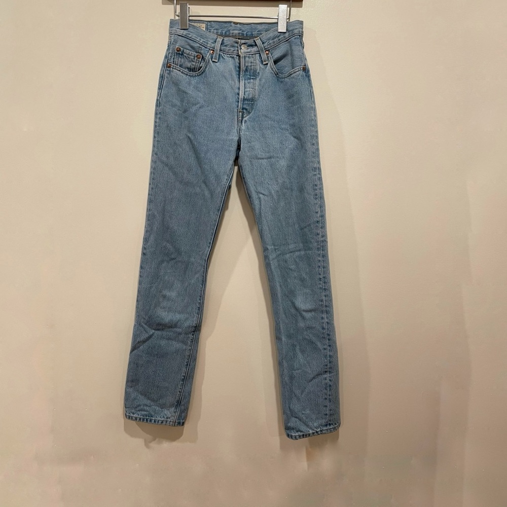 Levi straight leg light wash jeans